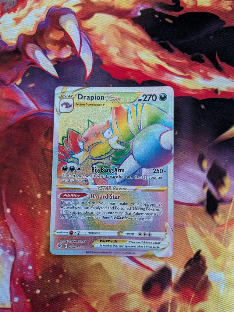 Drapion Vstar Rainbow #200 Pokemon Lost Origin, Hobby en Vrije tijd, Verzamelkaartspellen | Pokémon, Ophalen of Verzenden, Zo goed als nieuw