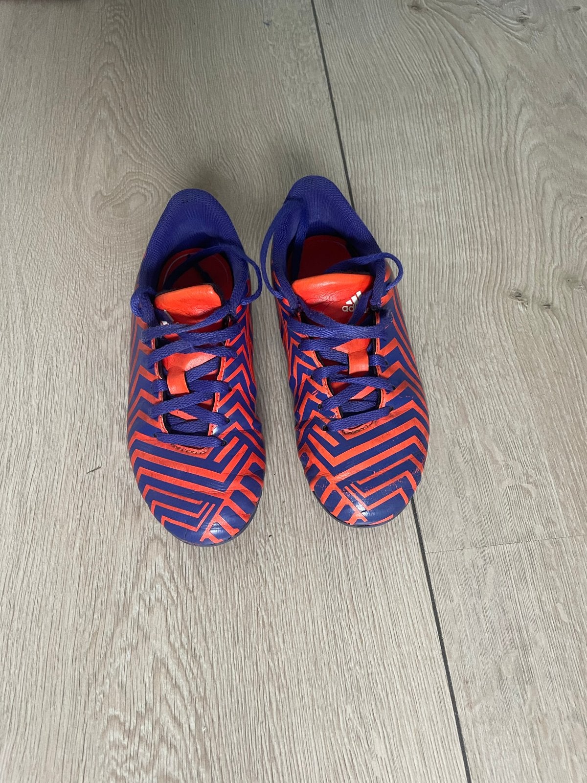 Adidas voetbalschoenen - mt 33, Sport en Fitness, Ophalen, Schoenen, Zo goed als nieuw, Maat S