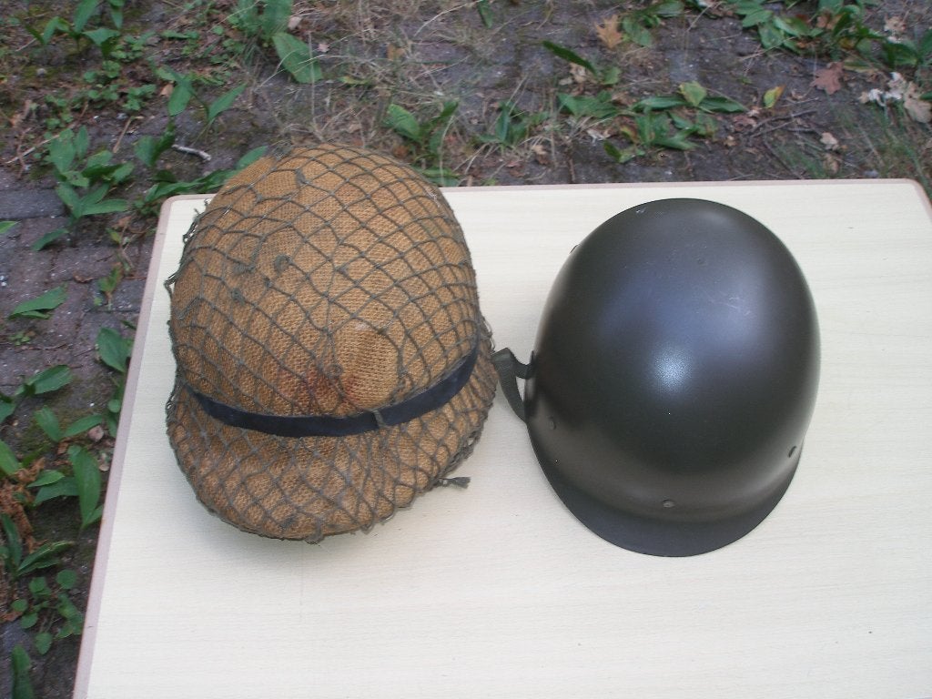 Binnen-en buitenhelm, Ophalen of Verzenden, Landmacht, Nederland, Helm of Baret