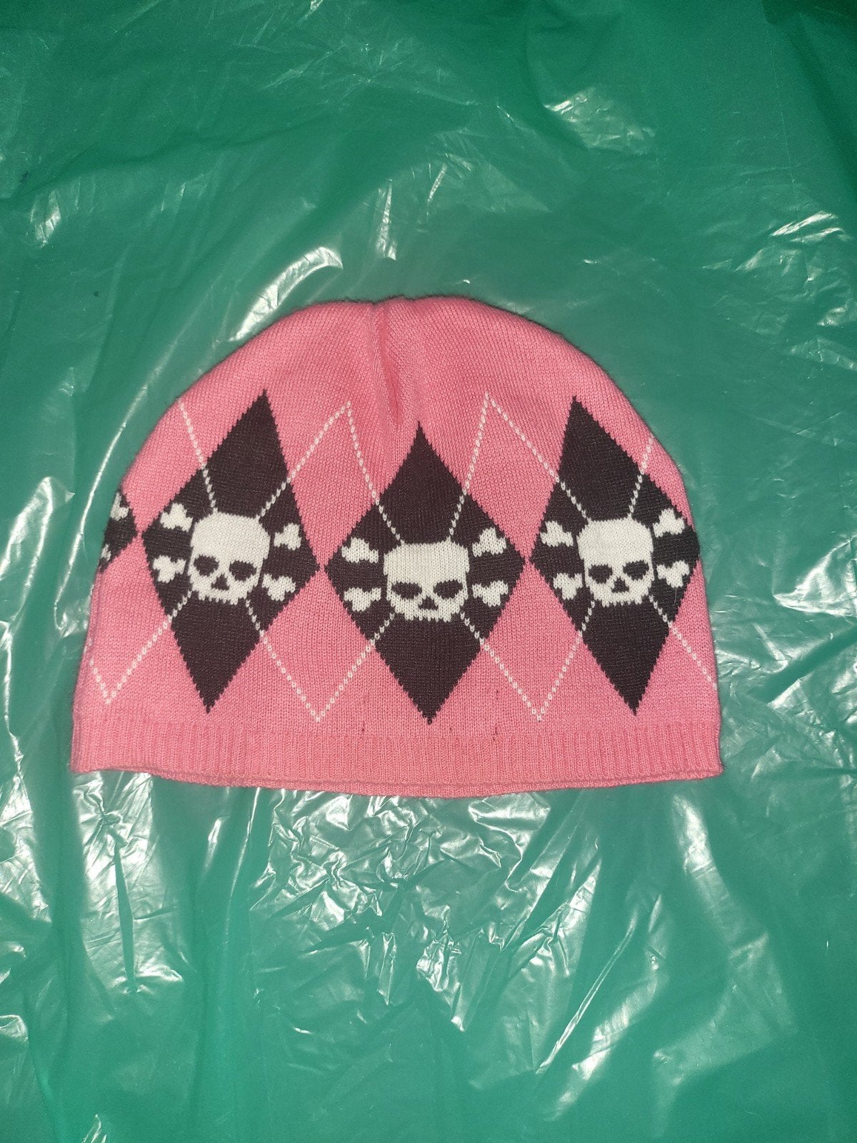 Roze muts met doodskop argyle patroon, Verzenden