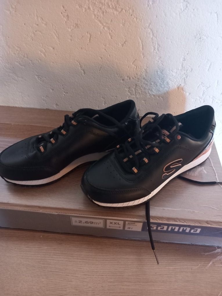 Als nieuw, Skechers, Kleding | Dames, Schoenen, Skechers, Zwart, Ophalen of Verzenden, Sneakers of Gympen
