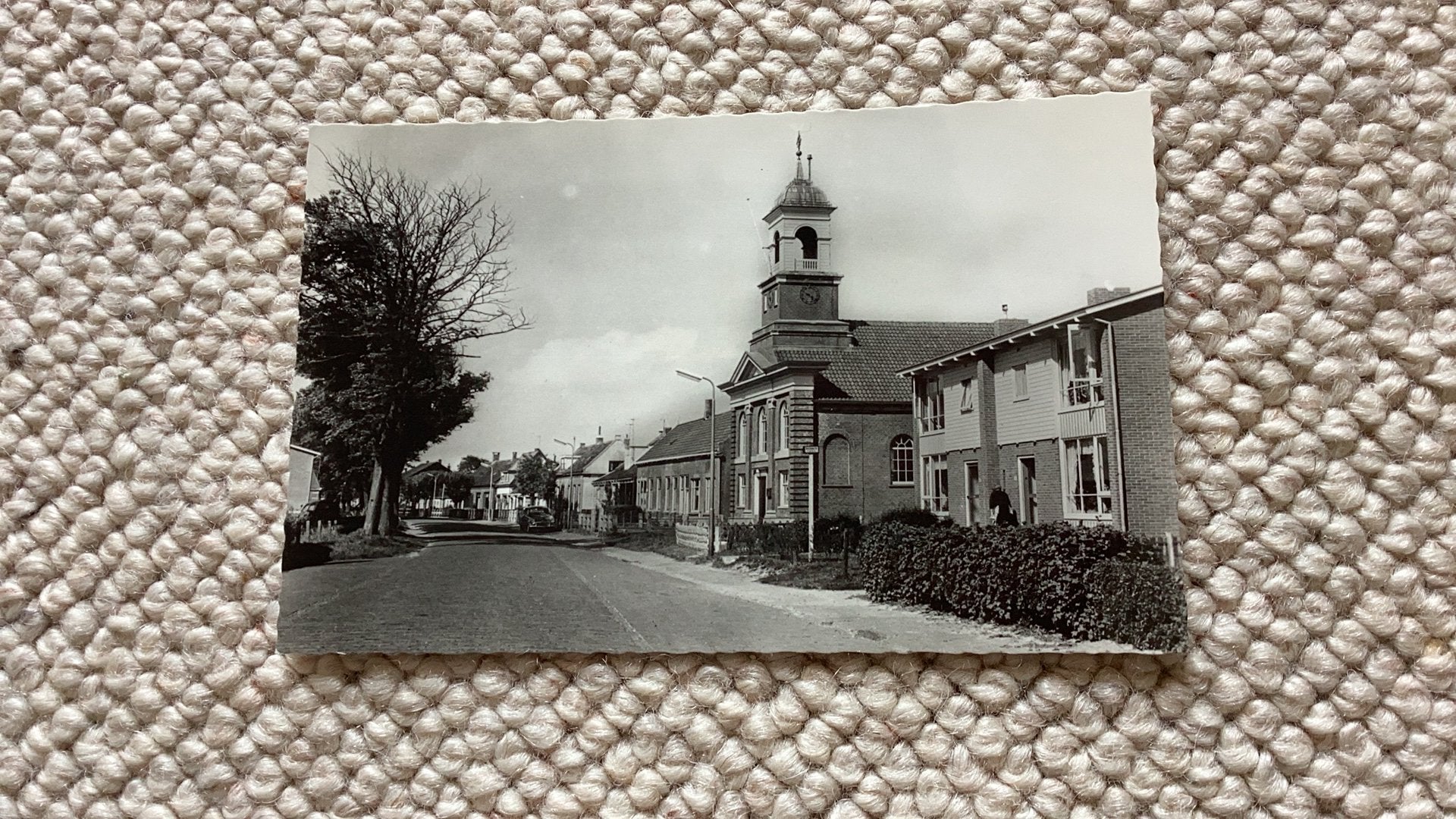 Ansichtkaart Texel De Cocksdorp Dorpsstraat met NH Kerk 988, Ophalen of Verzenden, 1940 tot 1960, Ongelopen, Waddeneilanden