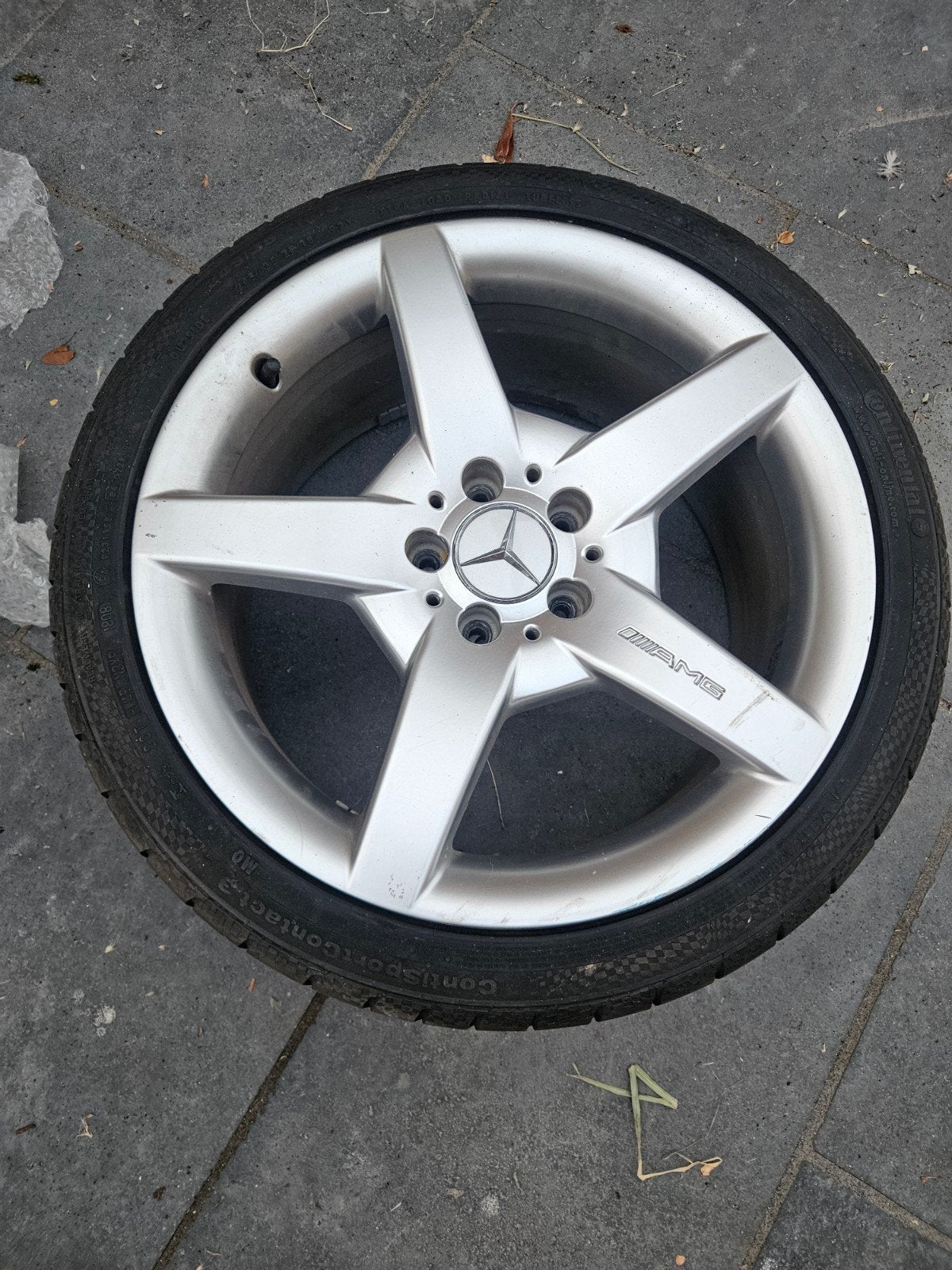 Mercedes AMG velg met Continental band 245/35 ZR18, Ophalen, 18 inch, Banden en Velgen, Personenwagen