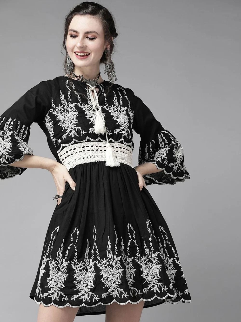 Zomerse katoenen jurk met borduursels - S en L, Kleding | Dames, Jurken, Zwart, Nieuw, Ophalen of Verzenden, Maat 36 (S)