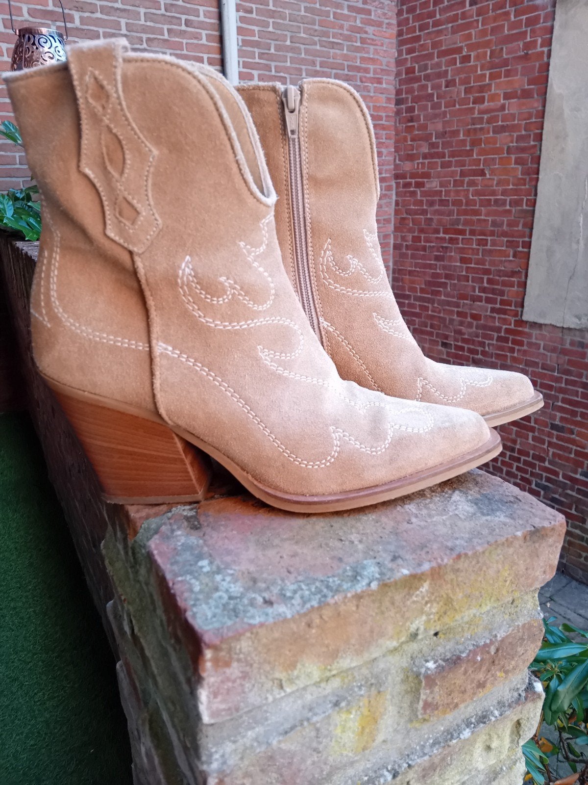 Korte beige suède cowboylaarzen Via Vai - NIEUW, Via Vai, Beige, Nieuw, Ophalen of Verzenden