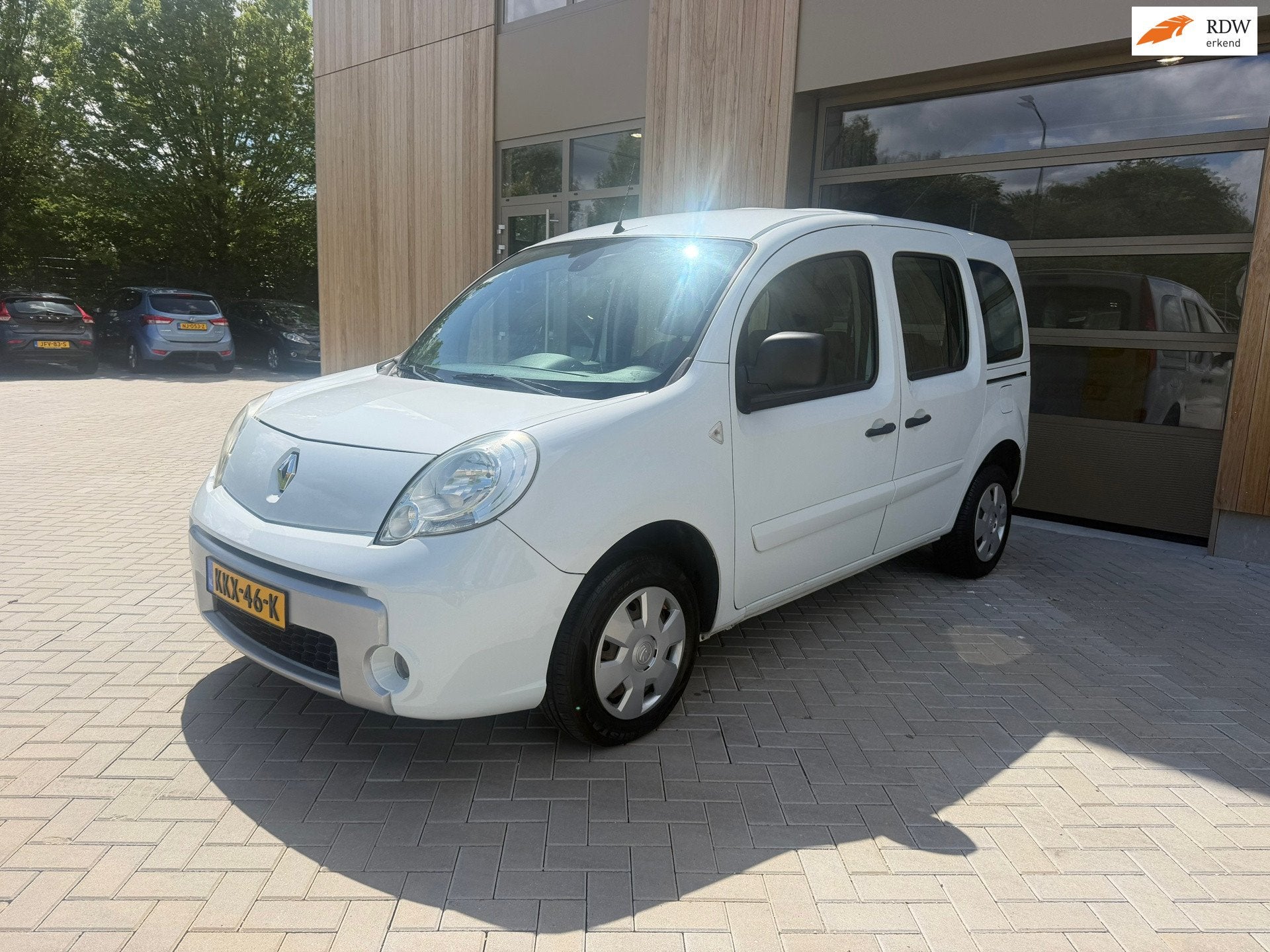 Renault Kangoo Family 1.6-16V Privilège, Stof, Gebruikt, 4 cilinders, Wit
