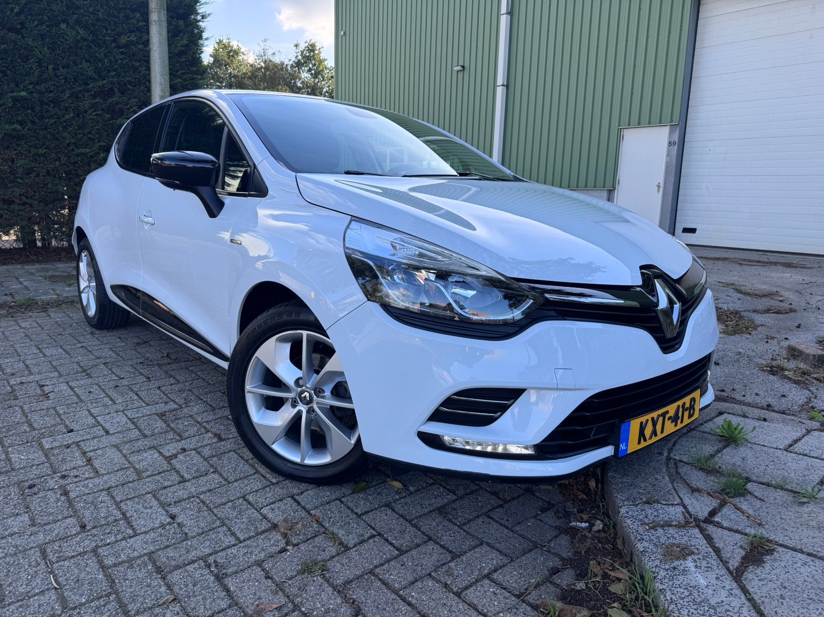 Renault Clio 1.2 TCE Automaat | Navi | Dealeronderhouden, 118 pk, Wit, 19 km/l, Geïmporteerd