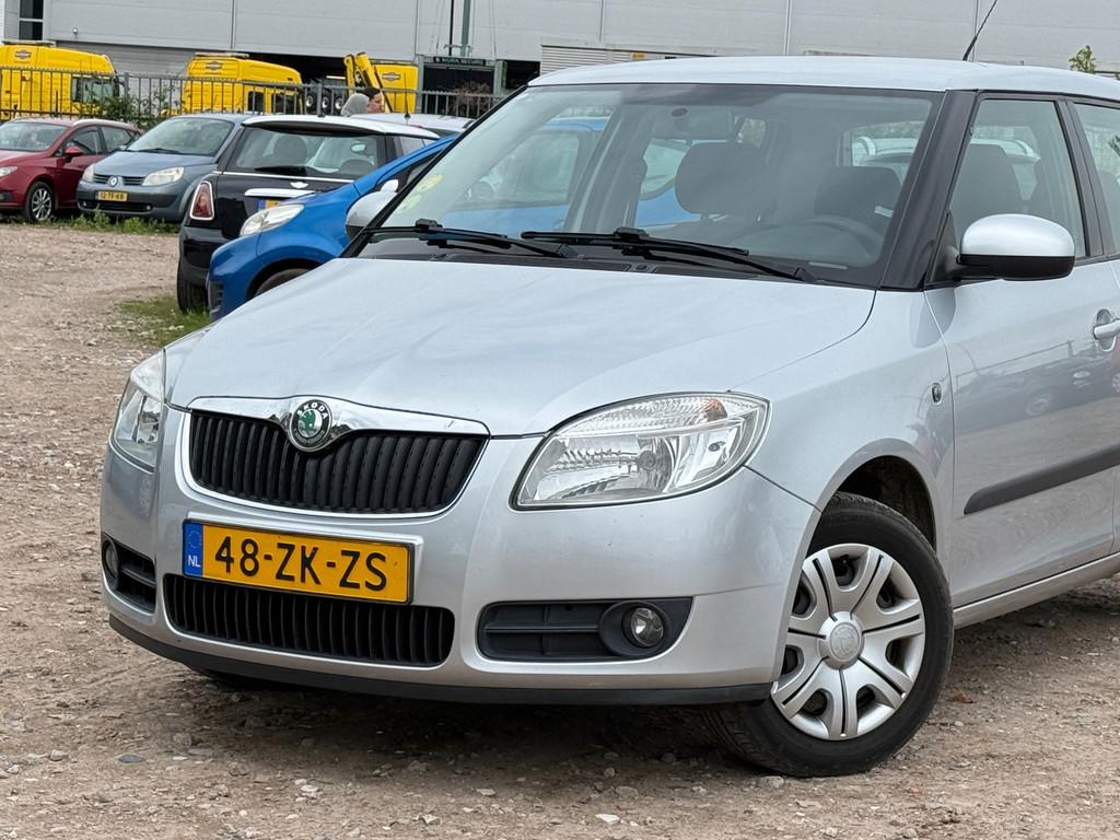 Skoda Fabia 1.4-16V Ambiente/ GLOED NIEUWE APK, Voorwielaandrijving, 4 cilinders, Origineel Nederlands, Bedrijf