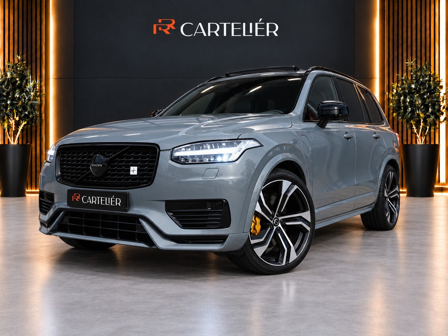 Volvo XC90 2.0 T8 Recharge AWD R-Design 7 Zits 421PK | Lucht, Gebruikt, 4 cilinders, 7 stoelen, Bedrijf