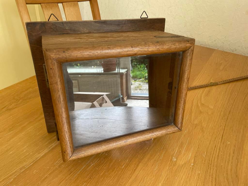 Antieke houten vitrinekastje / display box, Ophalen