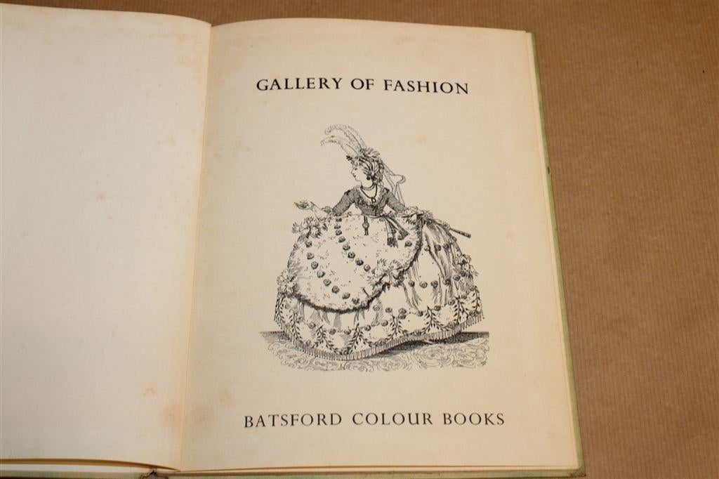 Gallery of Fashion 1790-1822 — Kleurenplaten Damesmode 1949, Ophalen of Verzenden, Gelezen, Mode algemeen
