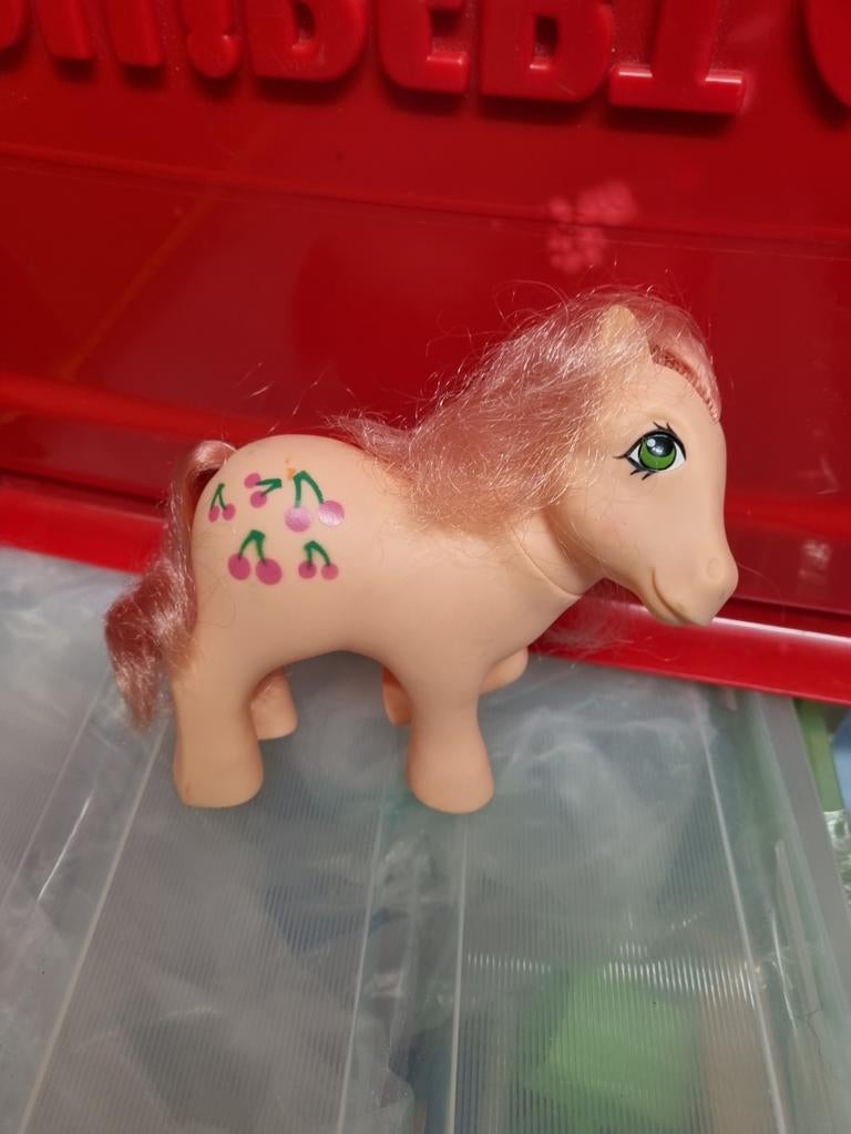 My little pony cherries 1984 hong Kong, Ophalen of Verzenden