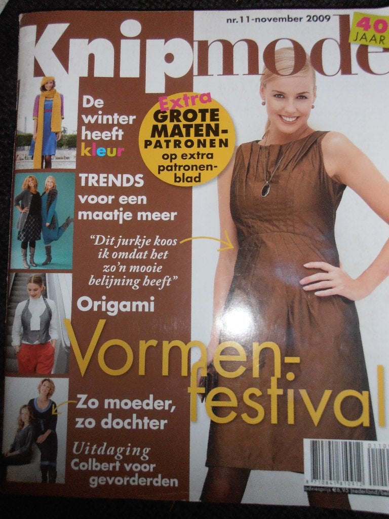 Knipmode november 2009 met extra patronenblad grote maten, Ophalen of Verzenden, Zo goed als nieuw, Vrouw, Knipmode