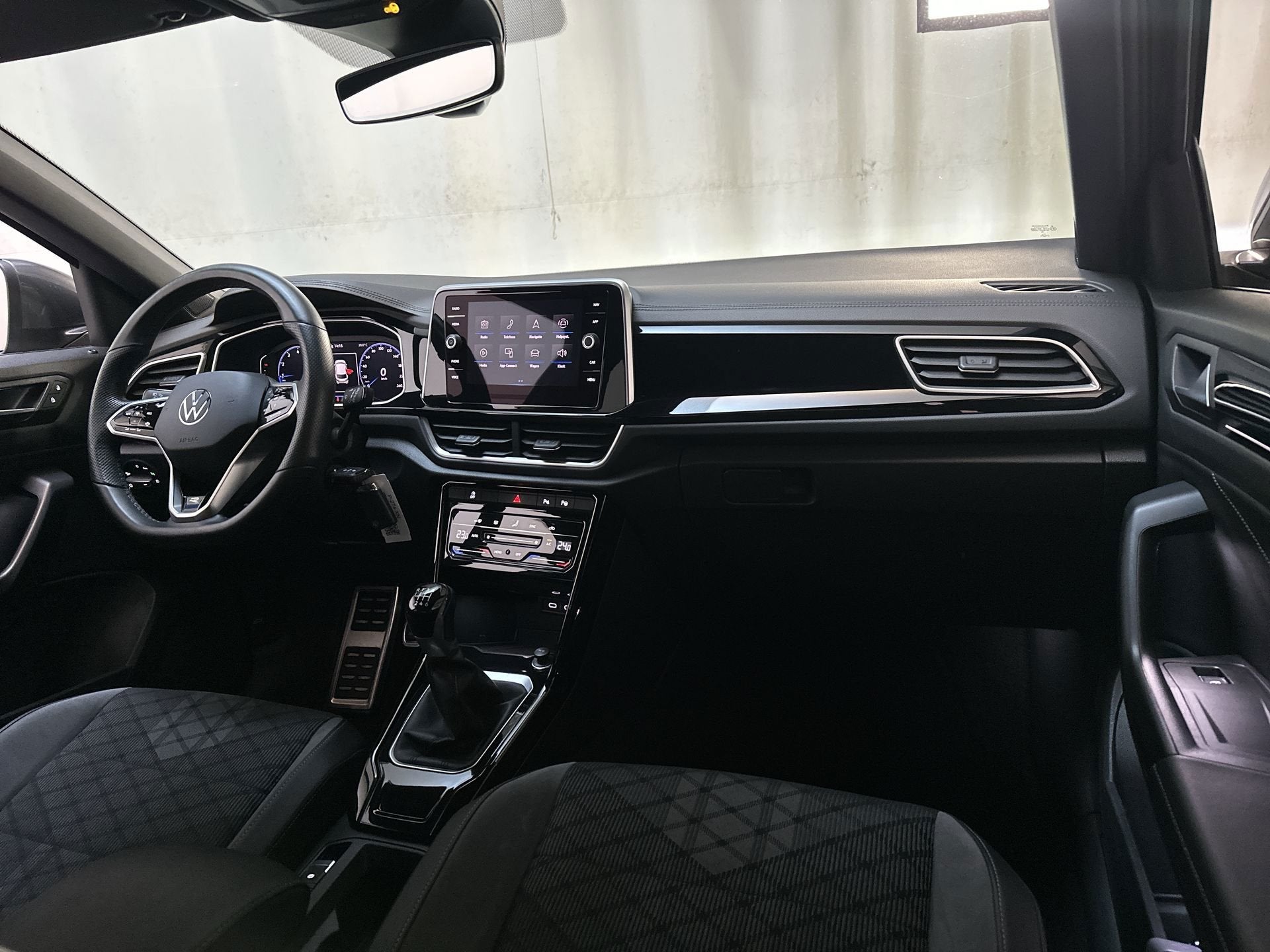Volkswagen T-Roc 1.0 TSI 110pk R-Line Virtual Cockpit Adapti, Auto's, Volkswagen, Voorwielaandrijving, Gebruikt, Met garantie (alle)
