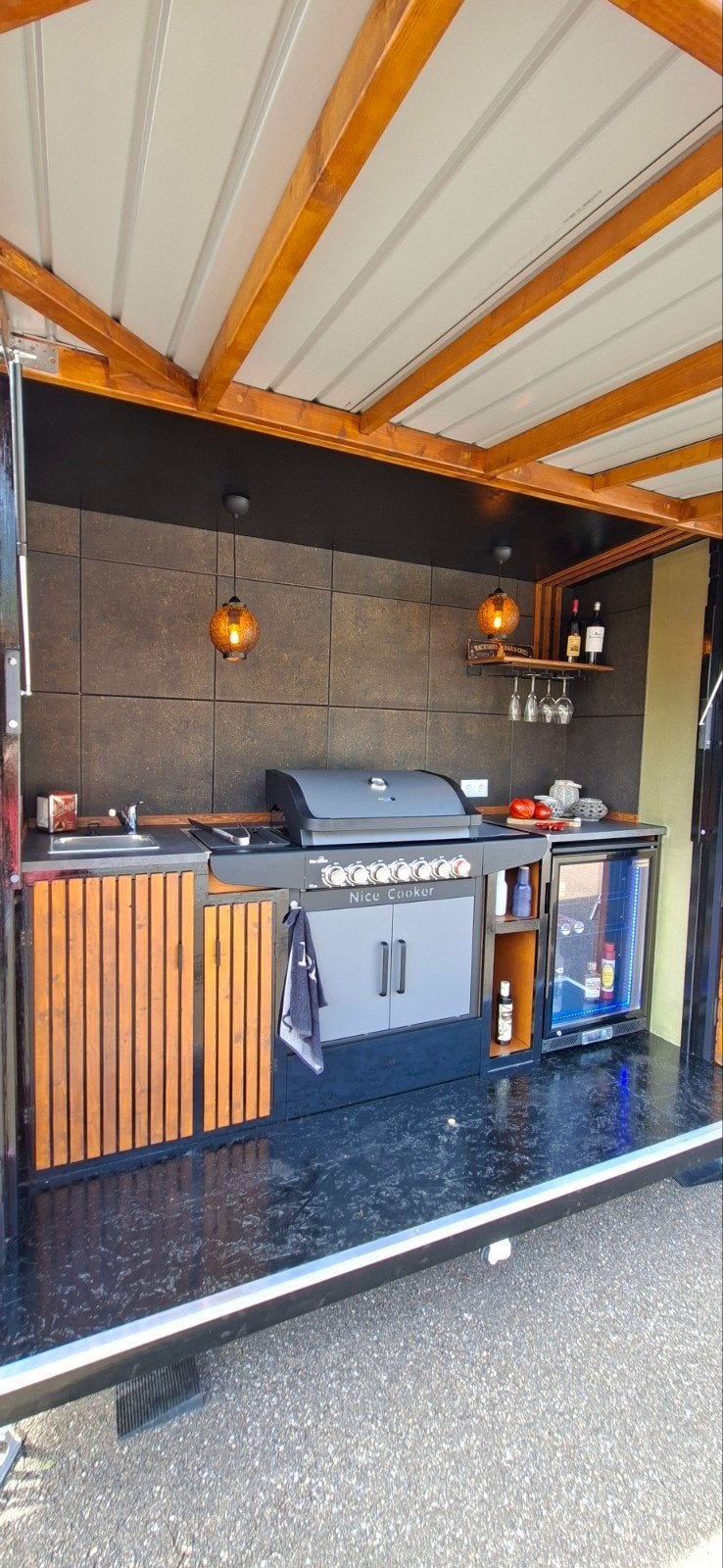 Foto 4 van unieke mobiele buitenkeuken - compleet met BBQ, koekast, ...