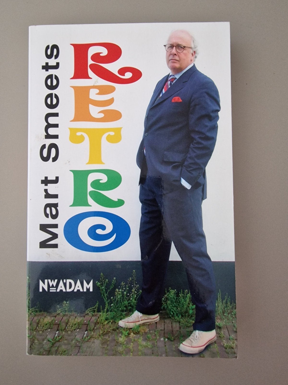 Retro - Mart Smeets

Mart Smeets reist veel over de wereld., Ophalen of Verzenden, Zo goed als nieuw, Mart Smeets