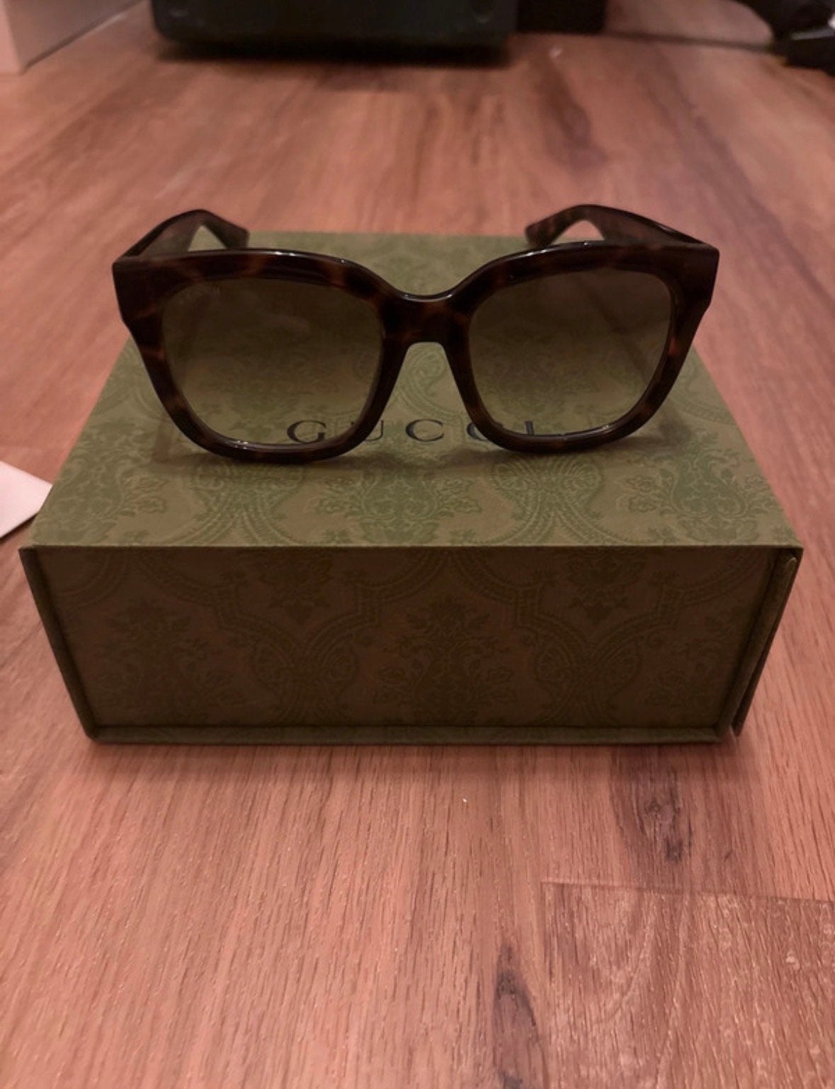 Stijlvolle Gucci zonnebril - GG1338S 003, Sieraden, Tassen en Uiterlijk, Zonnebrillen en Brillen | Dames, Zonnebril, Bruin, Zo goed als nieuw
