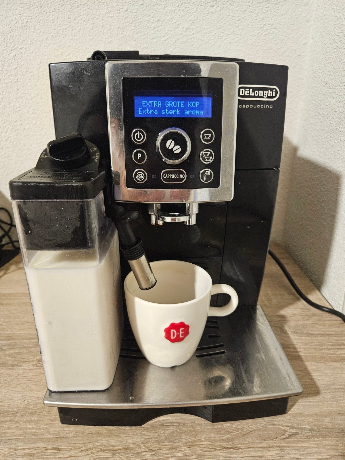 Gereviseerde DeLonghi Volautomatische Koffiemachine, Ophalen, Afneembaar waterreservoir, Refurbished, Gemalen koffie
