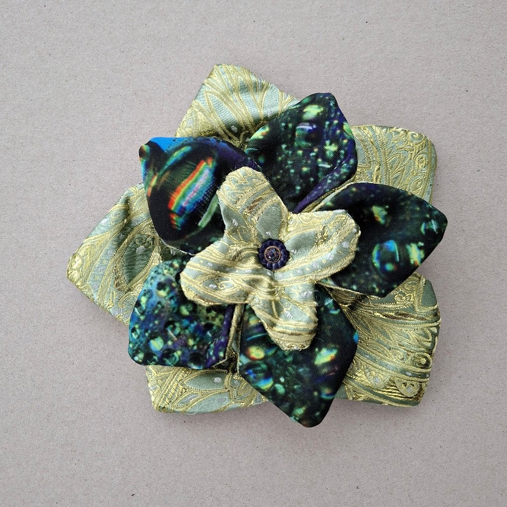 speld broche voor carnaval vastelaovend, Carnaval, Ophalen of Verzenden, Accessoires, Onbekend