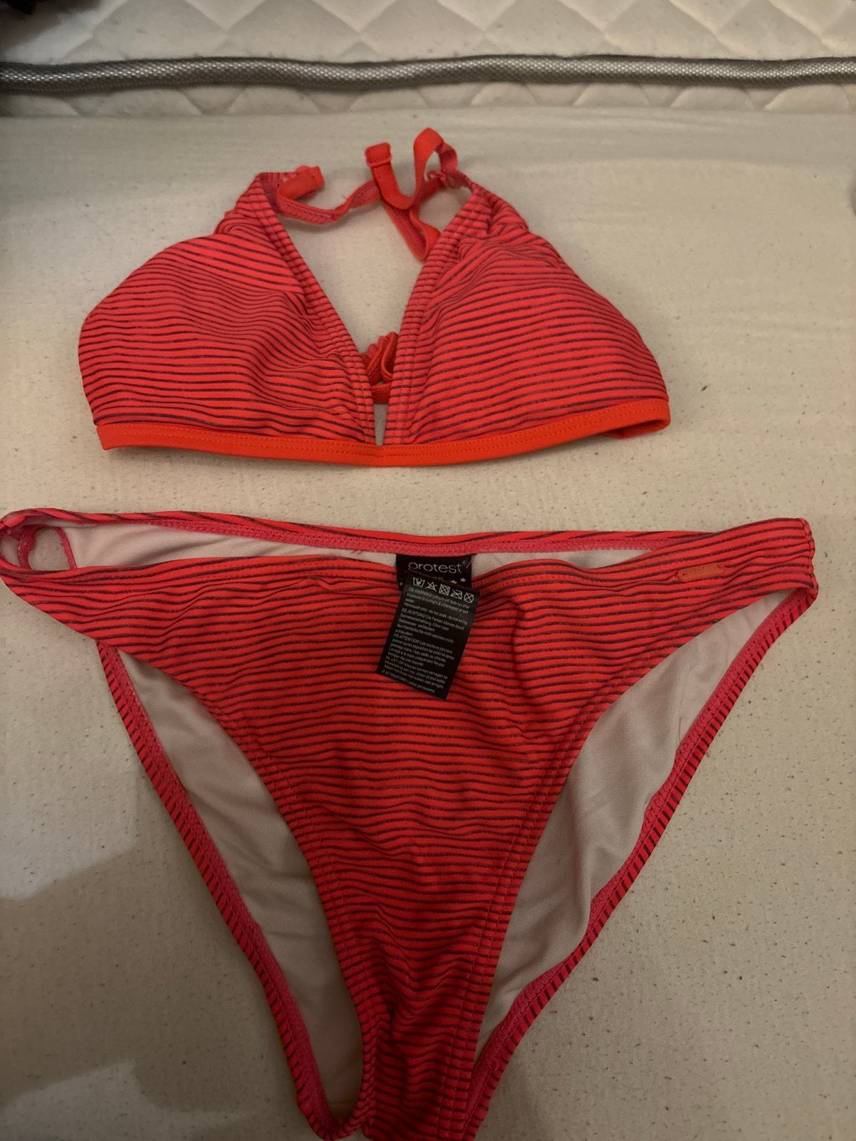 Protest bikini rood met streepjes maat 176, Kleding | Dames, Badmode en Zwemkleding, Ophalen, Gedragen, Rood, Bikini