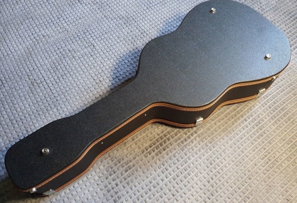 Foto 2 van Kofferkoffer voor een akoestische gitaar