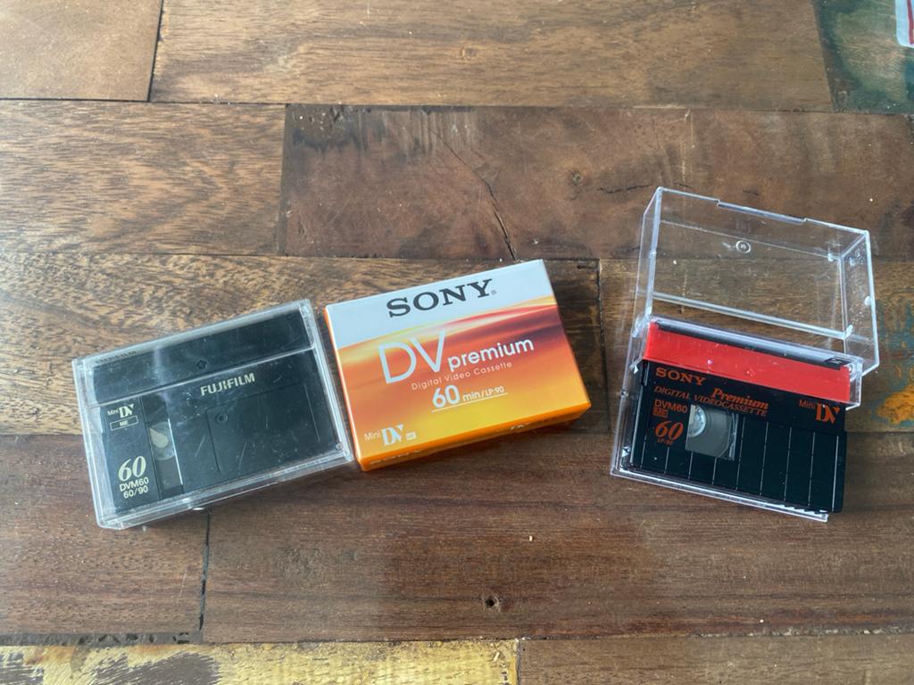 Mini DV Cassettes: 1x Fuji, 2x Sony 60 min, Ophalen of Verzenden, Zo goed als nieuw, Overige genres, 2 t/m 25 bandjes