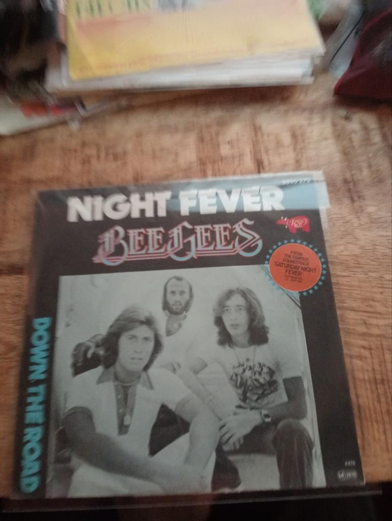 The bee Gees - night fever, Ophalen of Verzenden, Zo goed als nieuw, Pop