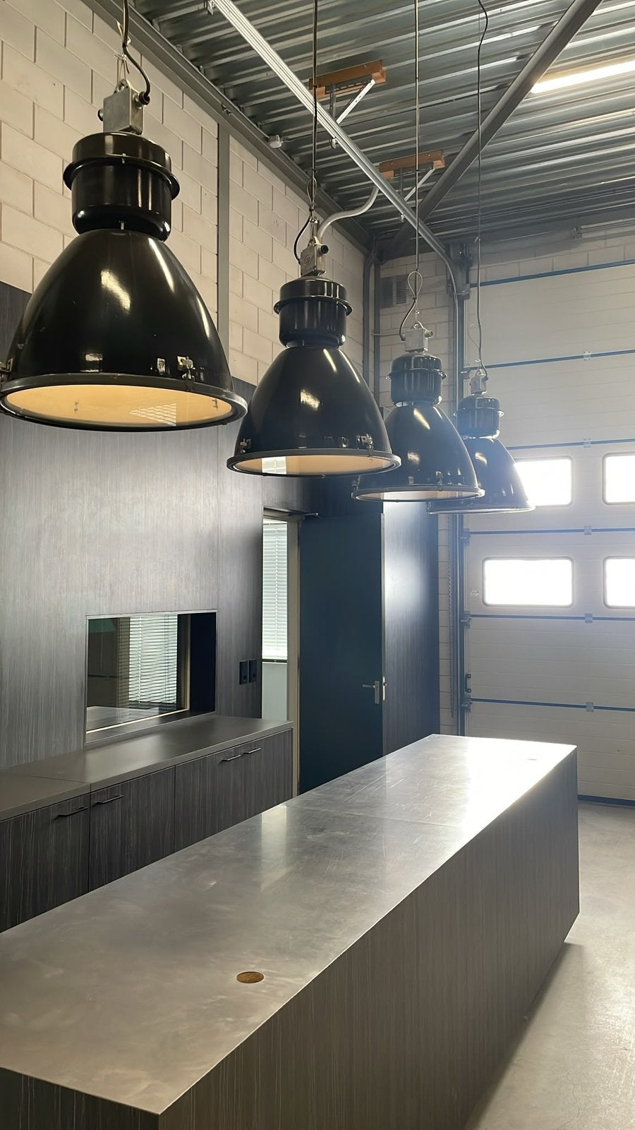 Oude fabriekslampen, Ophalen