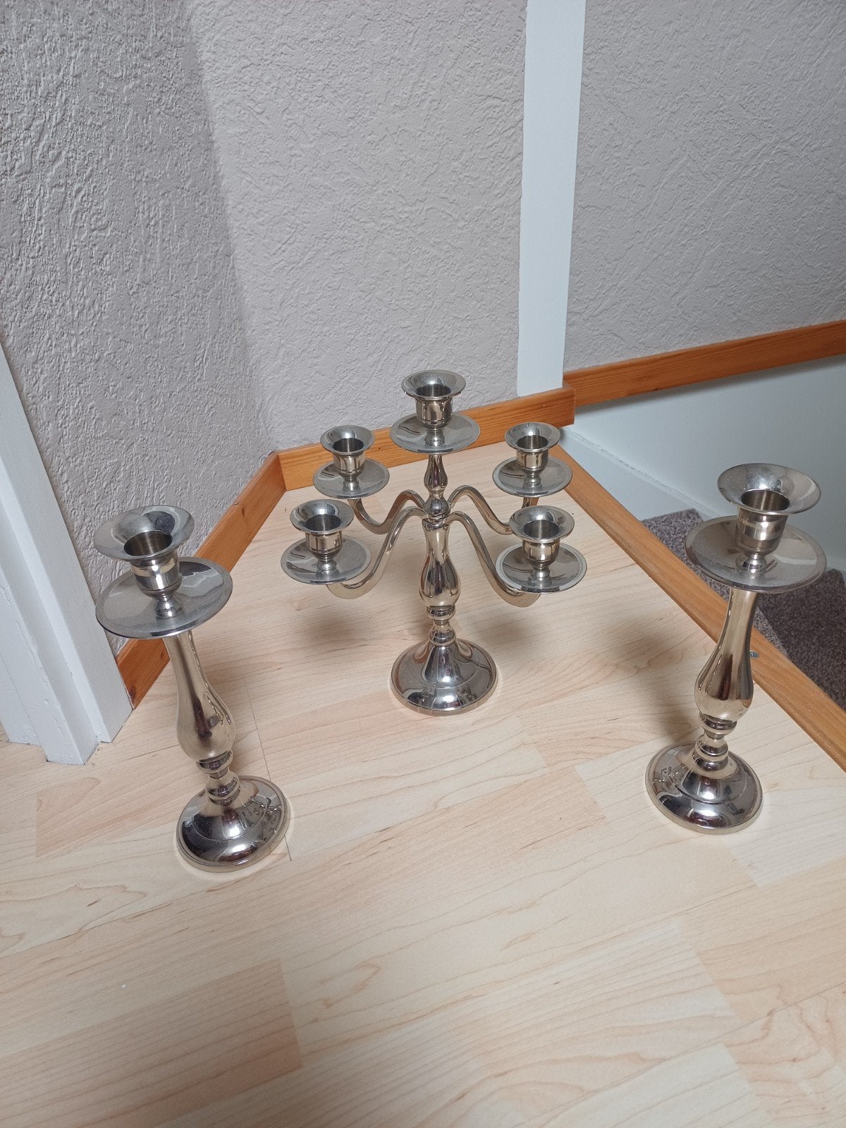 Set van 3 zilverkleurige kandelaars, inclusief vijfarmige, Antiek en Kunst, Ophalen