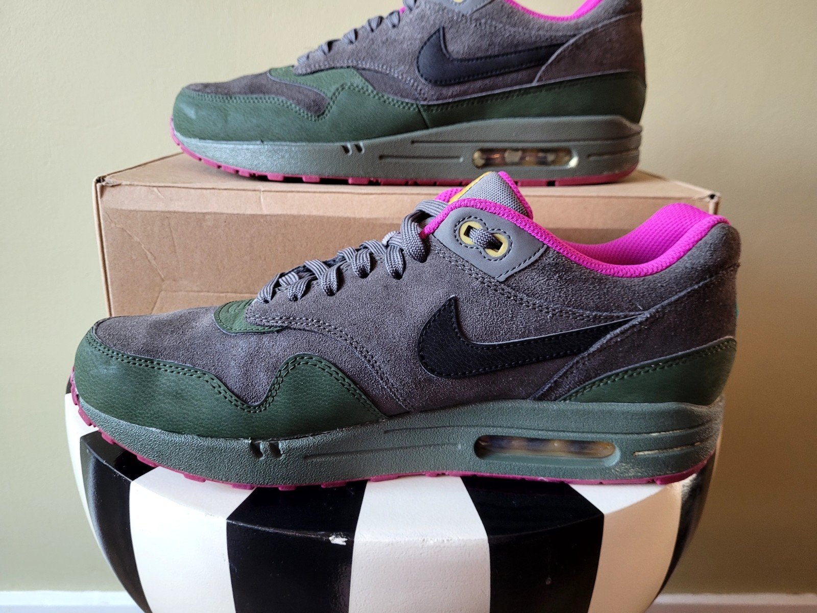Nike Air Max 1 "Dark Pewter" maat 45, Kleding | Heren, ManolaSneakers@gmail.com, 5151AS, Overige kleuren, Nike