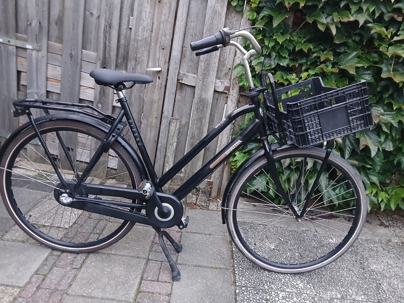 Sparta Pick-Up Damesfiets - Zwart met Voordrager, Fietsen en Brommers, Fietsen | Dames | Damesfietsen, Terugtraprem, Sparta, Ophalen of Verzenden