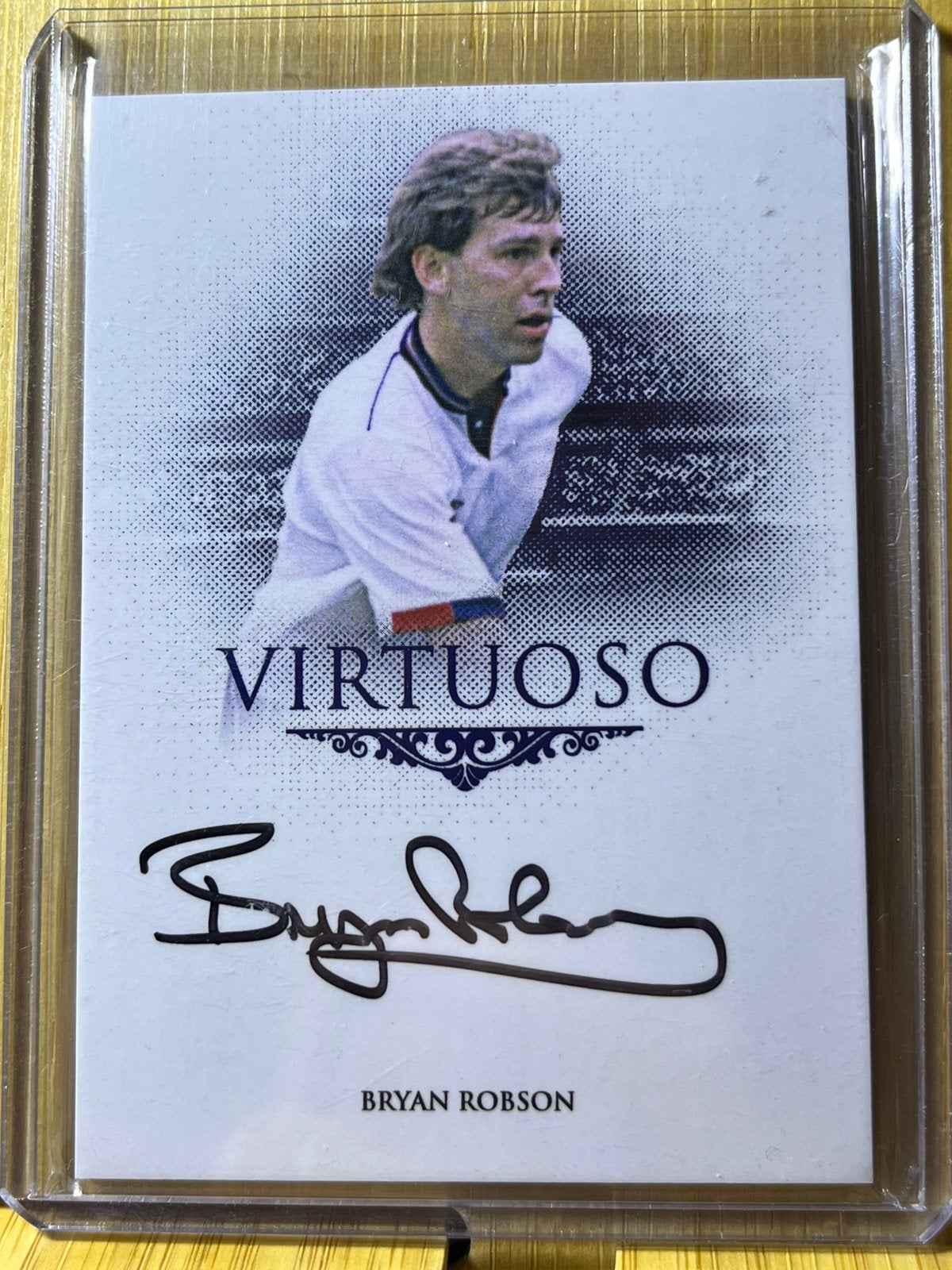 Bryan Robson 2024 Futera Unique /3 Virtuoso on-card auto, Ophalen of Verzenden, Nieuw, Buitenlandse clubs, Spelerskaart