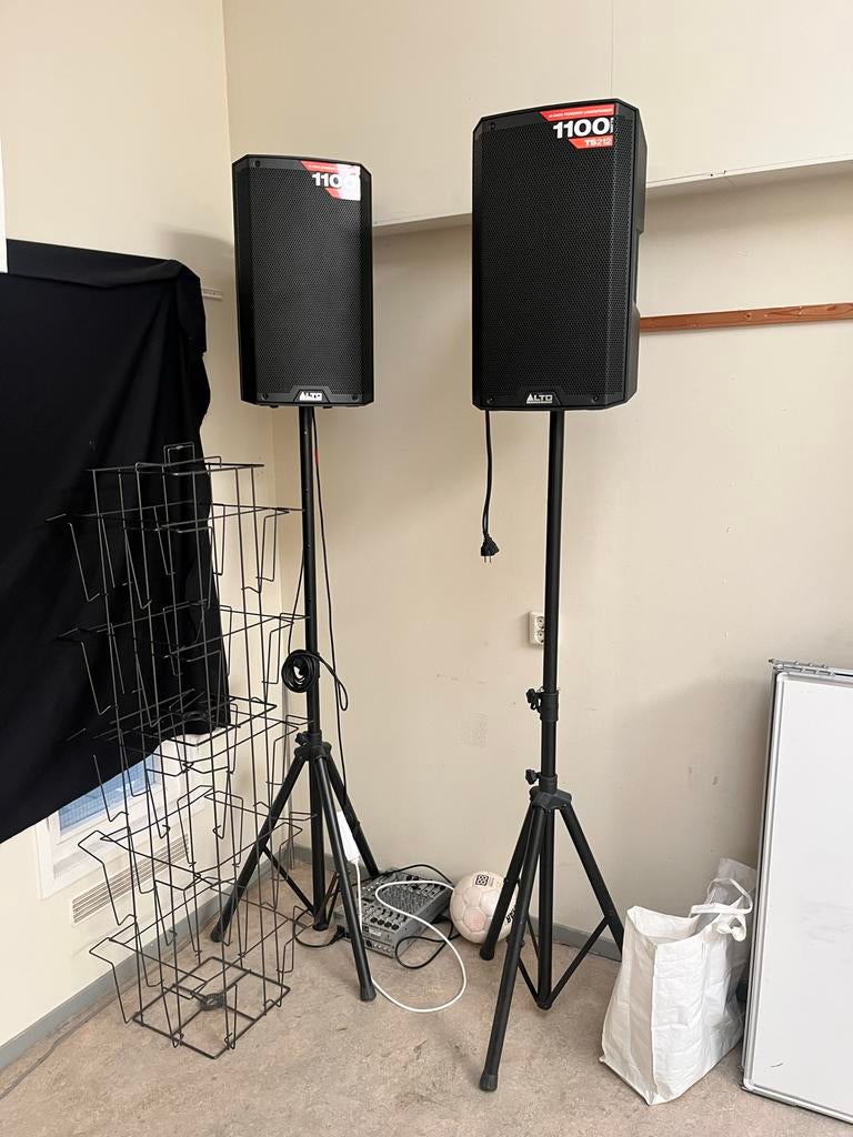 Alto TS212 speakers met standaard en American Audio speakers, Gebruikt, 120 watt of meer, Front, Rear of Stereo speakers, Ophalen