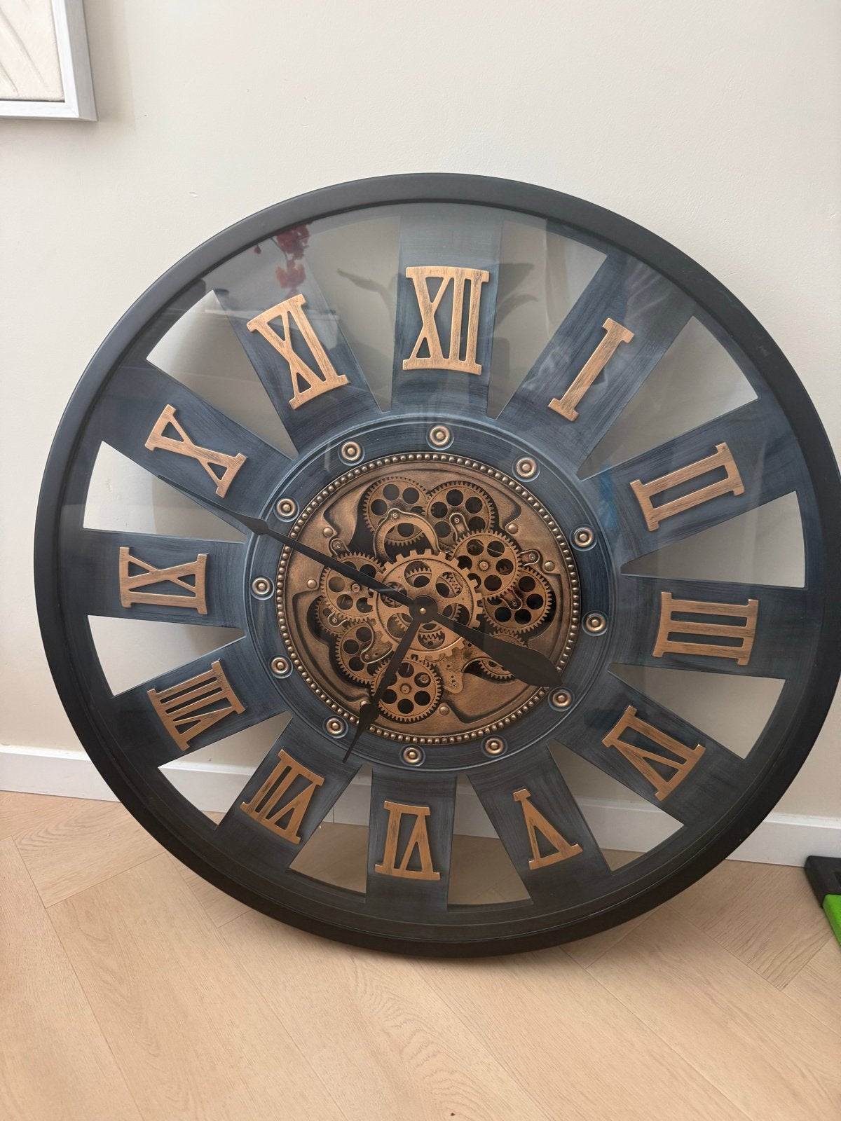 Grote LW wandklok met draaiende tandwielen - Zwart/Goud, Huis en Inrichting, Woonaccessoires | Klokken, Ophalen, Zo goed als nieuw