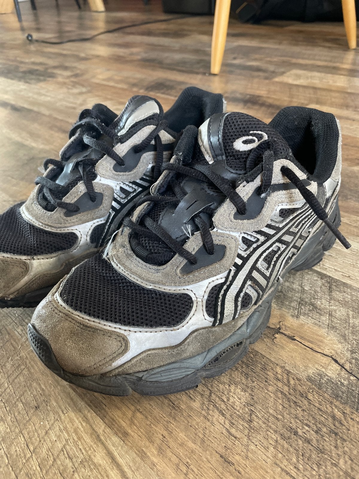 ASICS GEL-schoenen - Gebruikt ophalen kan ook, Ophalen of Verzenden, Gedragen, Zwart, Sneakers of Gympen