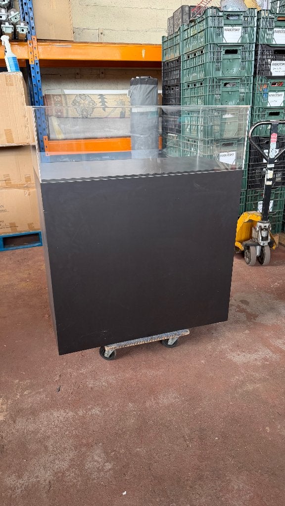 vitrine, Ophalen, Kunststof, Gebruikt, 100 tot 150 cm