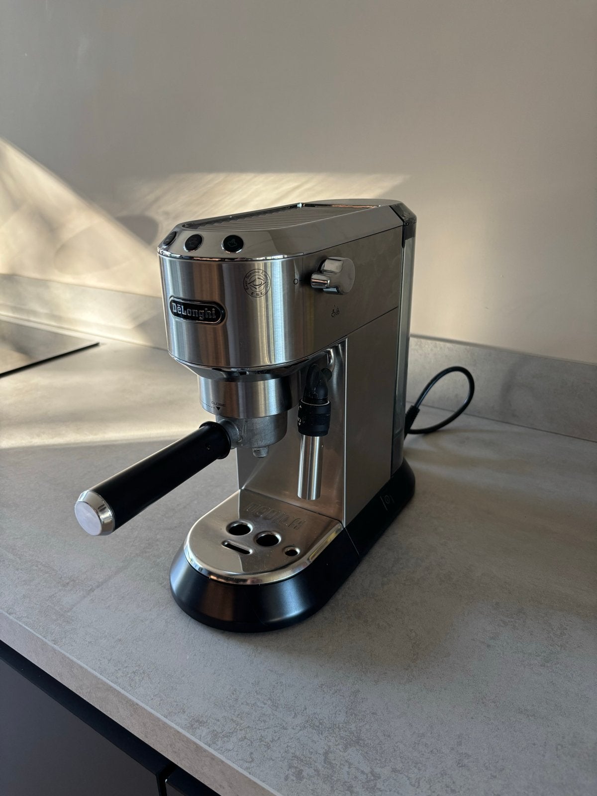 De'Longhi Dedica Style EC 685.M Espressomachine, Ophalen, Gebruikt, Espresso apparaat, Gemalen koffie