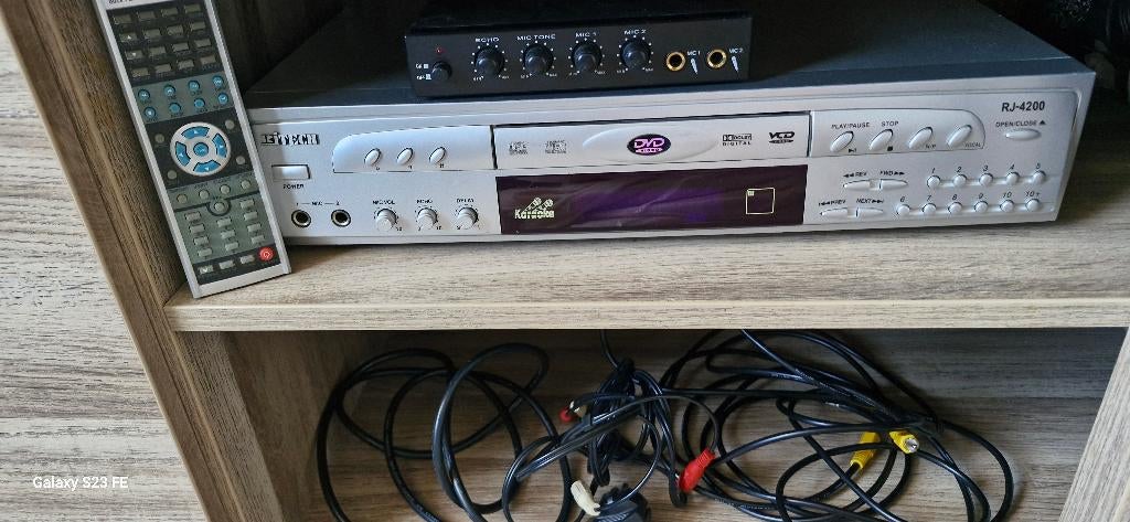 Karaoke speler luidsprekers microfoons  +versterker, 120 watt of meer, Ophalen, Overige merken, Gebruikt