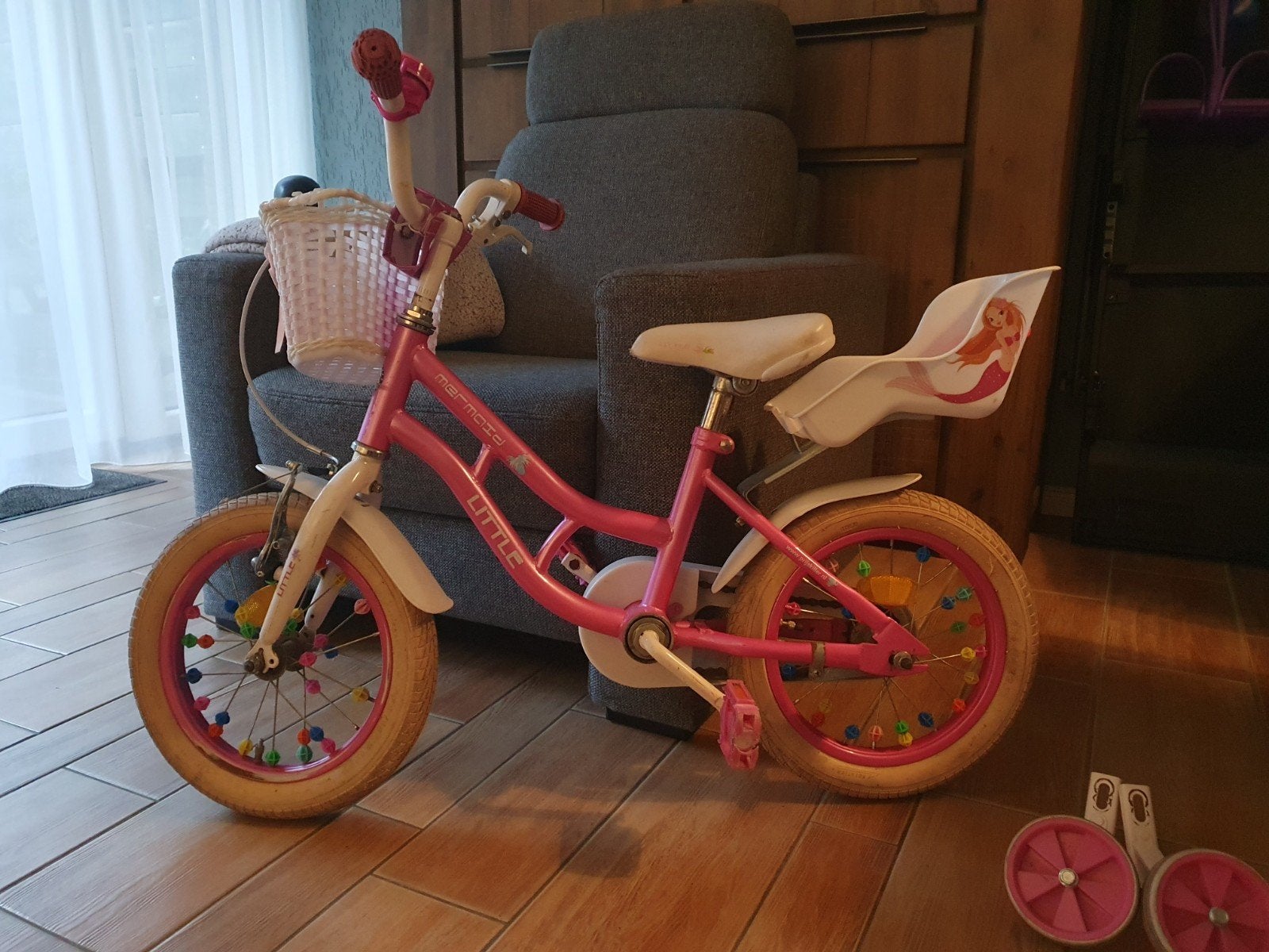 Roze kinderfiets met zijwieltjes en mandje, Ophalen, Terugtraprem, Zijwieltjes, Gebruikt