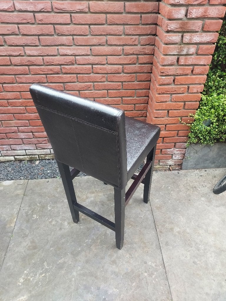 Donkerbruine barkruk met rugleuning - 4 stuks, Ophalen, Gebruikt, Met voetsteun, 90 cm of meer