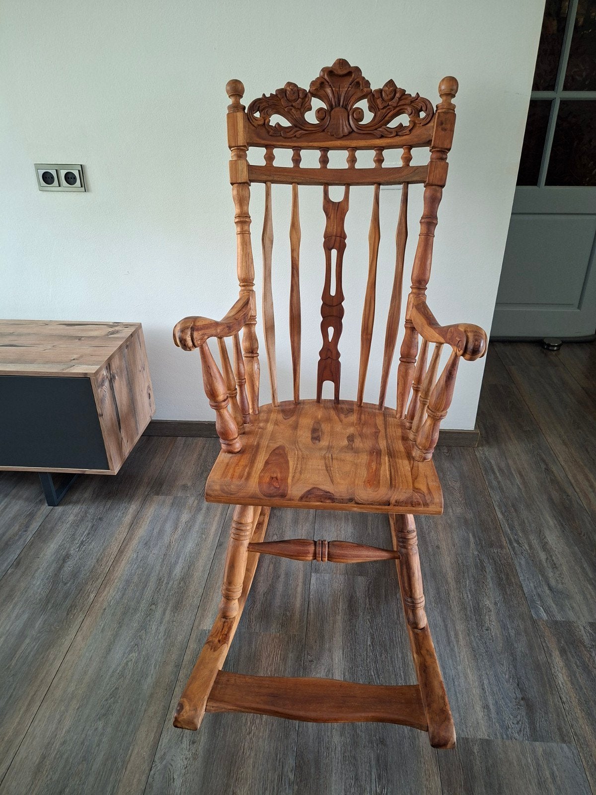 Prachtige handgesneden houten schommelstoel, Antiek en Kunst, Antiek | Meubels | Stoelen en Banken, Ophalen