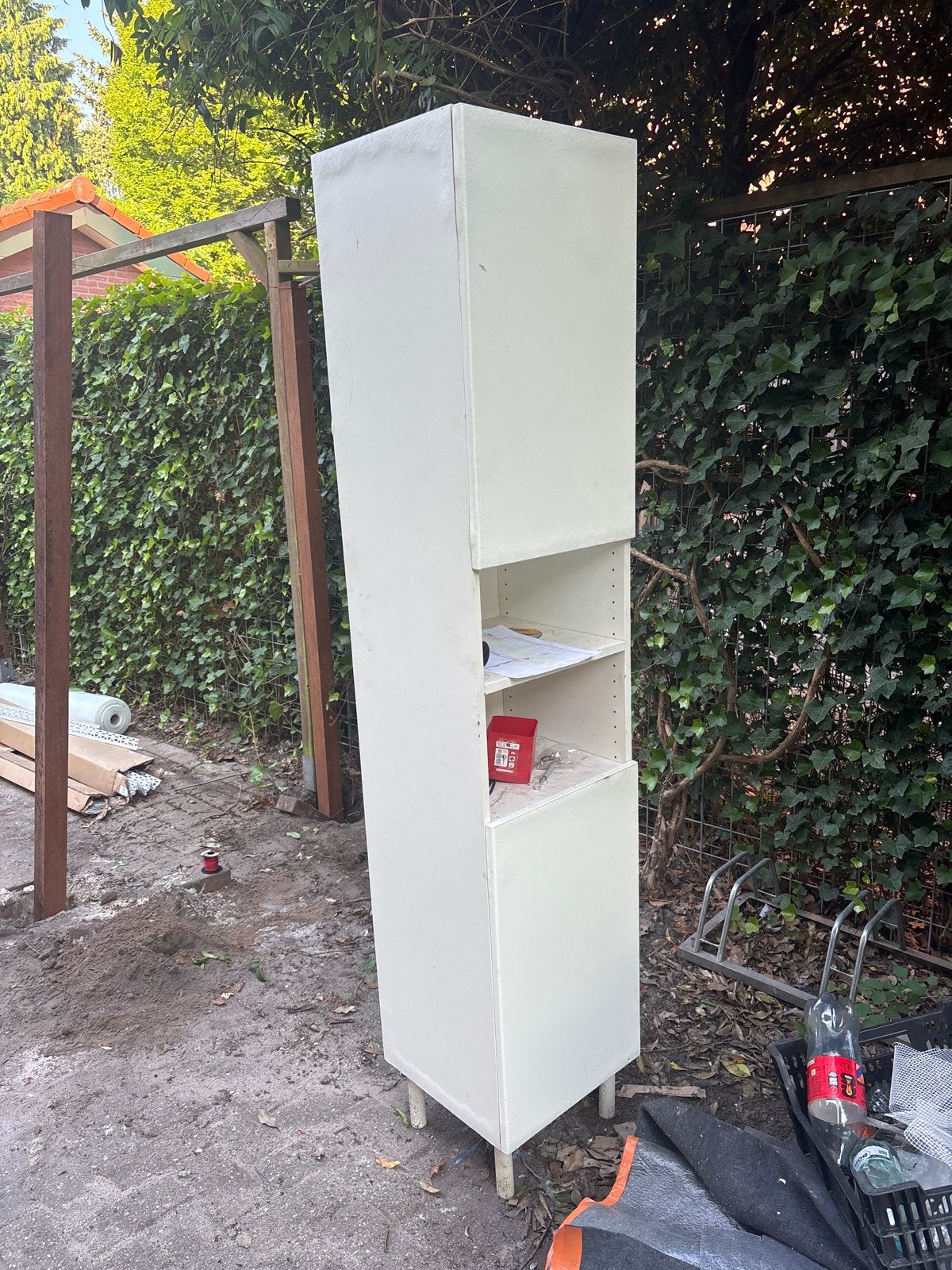 Gratis op te halen: Smalle kast met planken (195x40x38 cm), Huis en Inrichting, Kasten | Kledingkasten, Ophalen, Met plank(en)