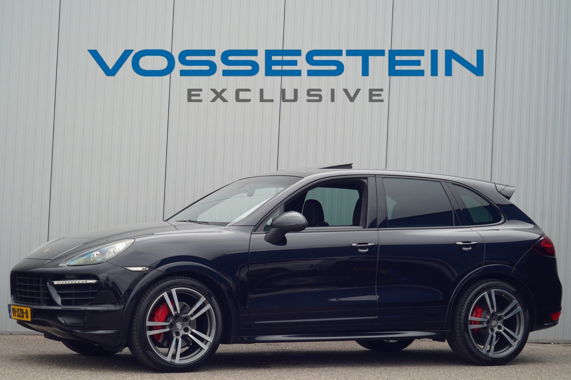 Porsche Cayenne 4.8 GTS / NL-Auto / Schuifdak / Afn. Trekhaa, Auto's, Automaat, Gebruikt, 138 €/maand, Zwart
