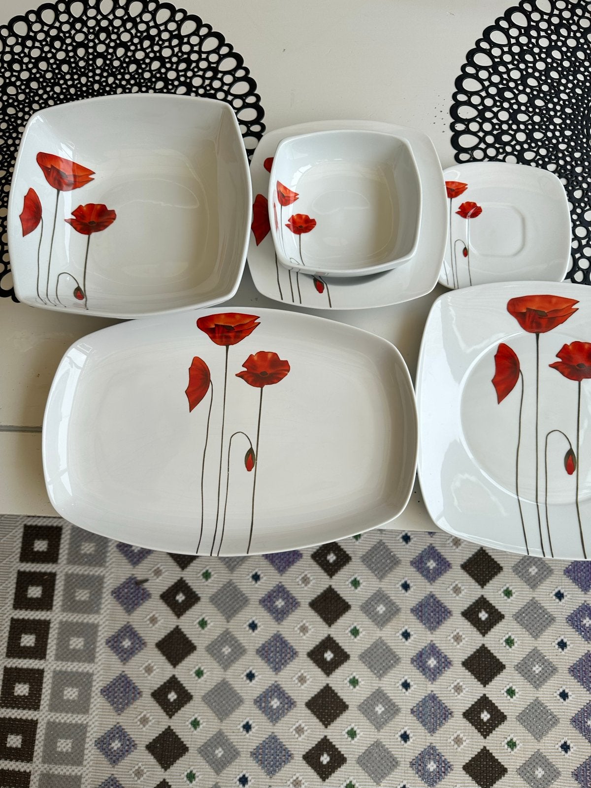 Servies met klaproos design - Borden en schalen 12 personen, Ophalen, Klassiek, Zo goed als nieuw, Bord(en)