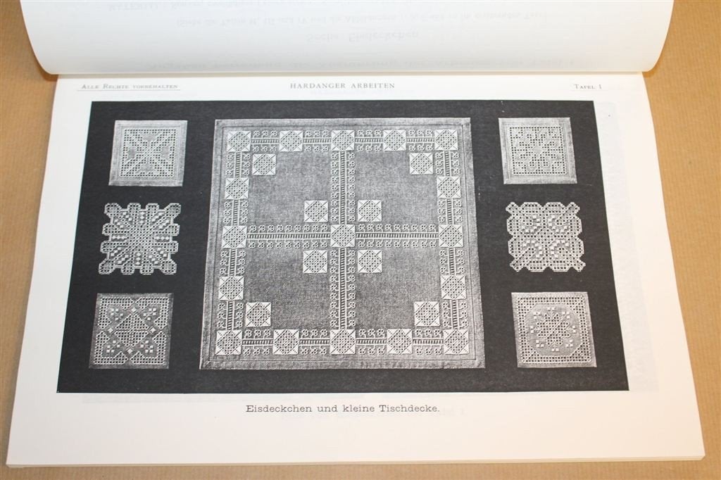 Hardanger Arbeiten — DMC Reprint, 36 Patronen uit 1910, Ophalen of Verzenden, Gelezen, Borduren en Naaien