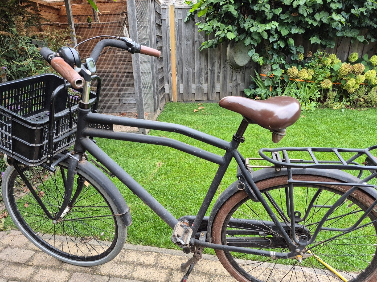 Zwarte transportfiets met mand en bagagedrager, Terugtraprem, Gebruikt, 53 tot 57 cm, Ophalen