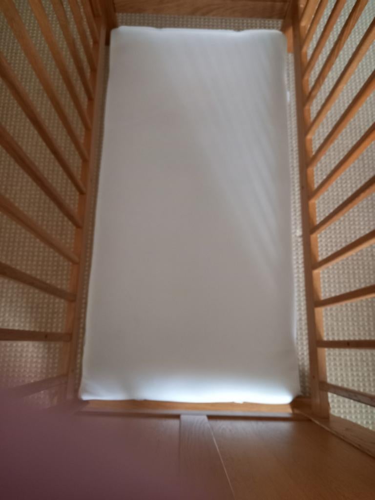 Blank eiken babybedje met matras en sleep topper, Kinderen en Baby's, Ophalen, Ledikant