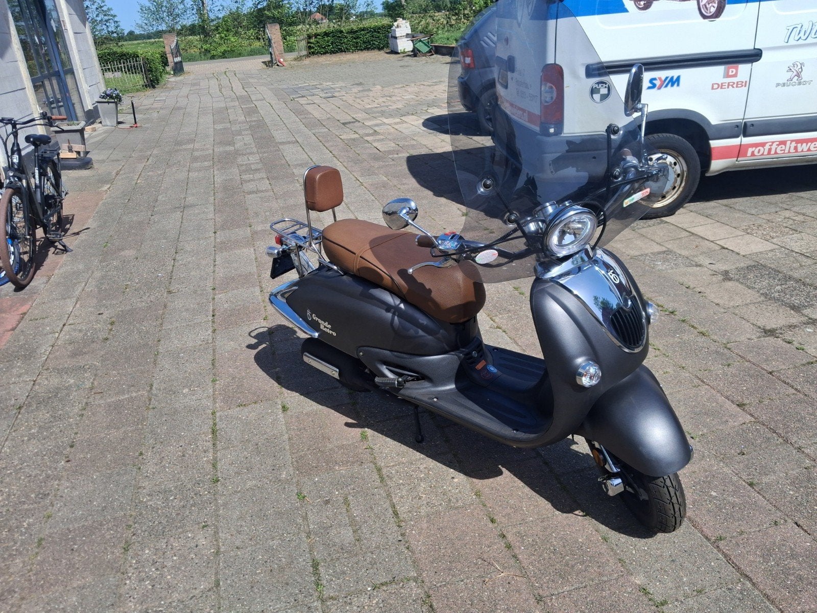 BTC Grande Retro showroommodel scooter - zo goed als nieuw, Fietsen en Brommers, Ophalen, Maximaal 45 km/u, Btc, Onbekend