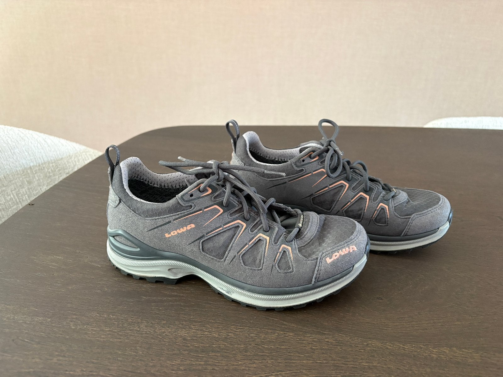 Lowa dames wandelschoenen mt 37 laag model, Ophalen of Verzenden, Zo goed als nieuw, Overige typen