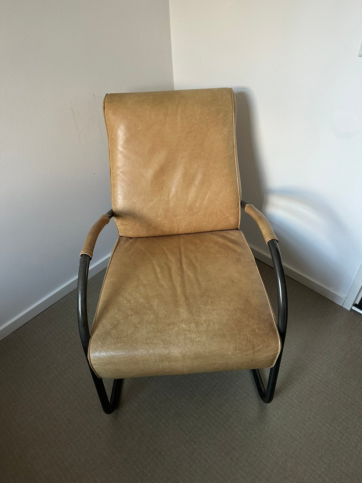 Fauteuil Howard in prima staat!, Huis en Inrichting, Ophalen, 125 tot 150 cm, Leer, Zo goed als nieuw
